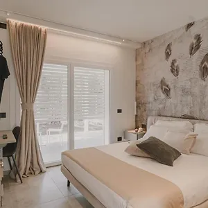 https://villalume.it-tuscanyhotel.com