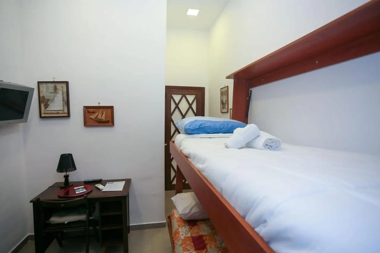 Don Carlo Room Neapel Italien